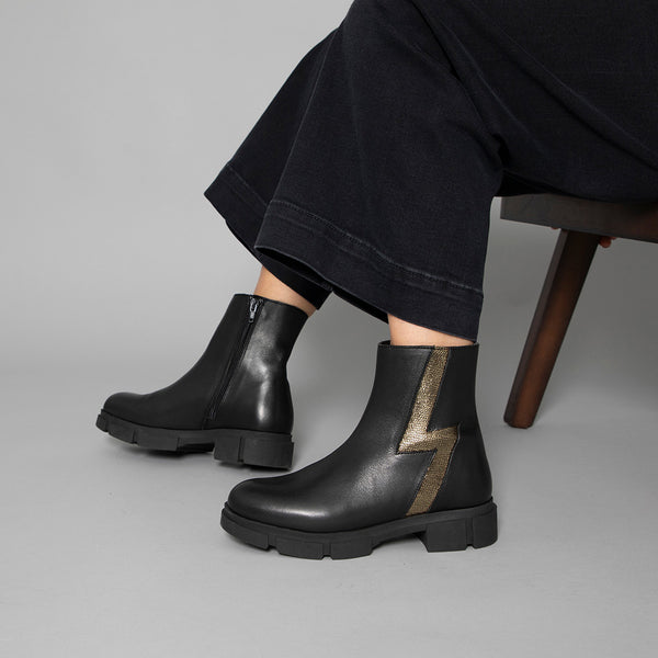 Esska Jump Black Chunky Flat Boot