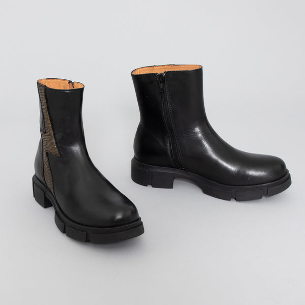 Esska Jump Black Chunky Flat Boot