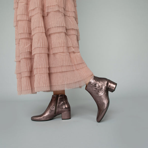 esska Kiana Metallic Vari Low Heel Ankle Boot