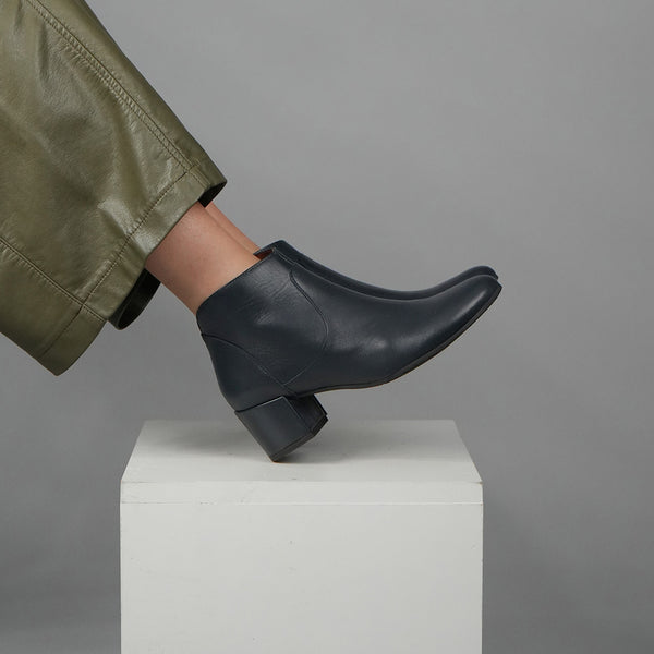 esska Kiana Navy Low Heel Boot