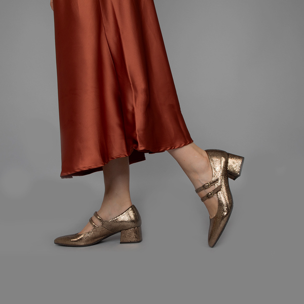 esska Laura Onyx Low Heel Shoe