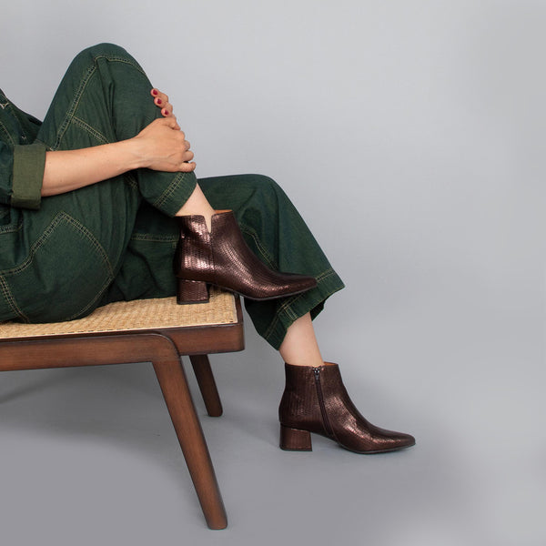 Esska Leisel Dark Brown Low Heel Boot