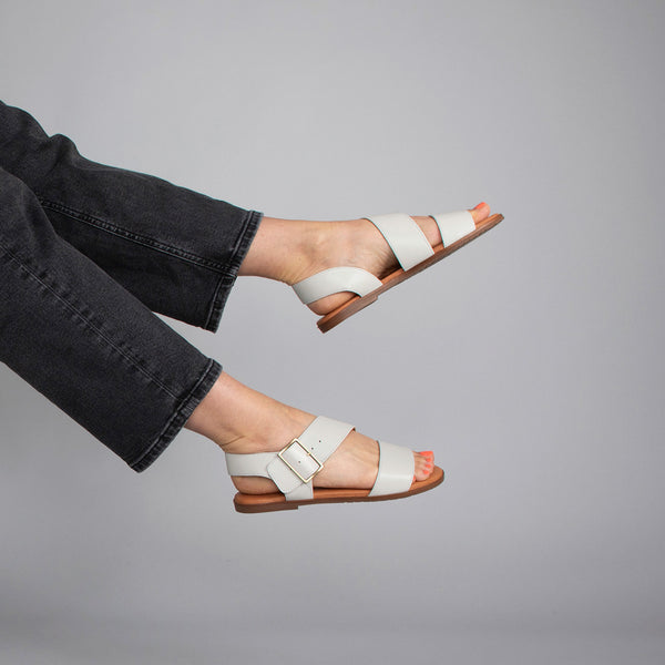 Esska Nicole Off White Leather Flat Sandal