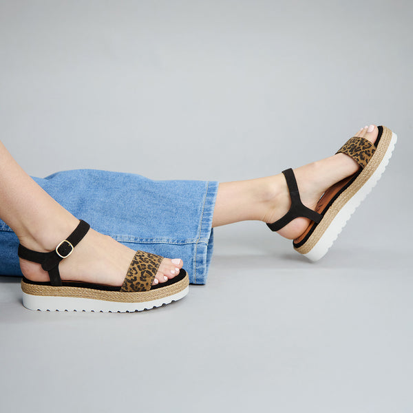 Esska Uma Leopard Flat Sandal