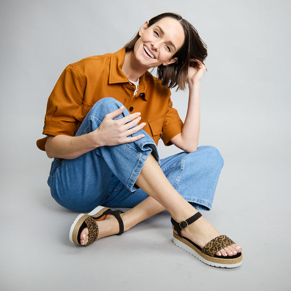 esska Uma Leopard Flat Sandal