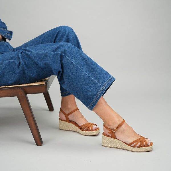 esska Wafa Tan Low Sandal
