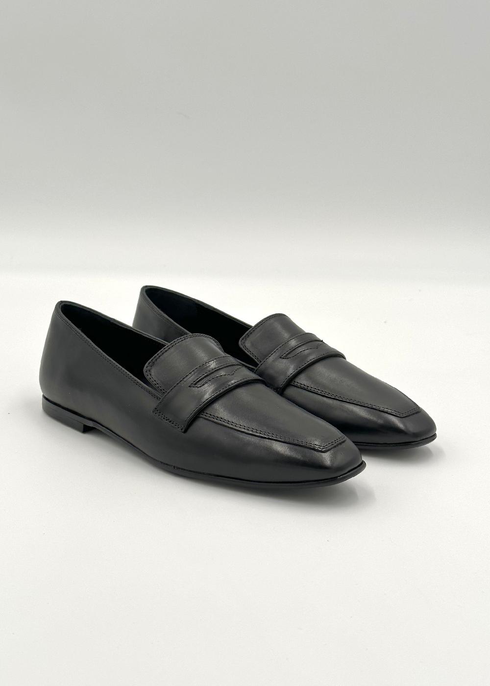 Estella Kate Penny Loafer In Black Leather
