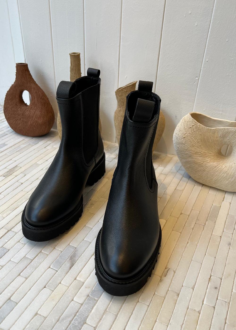 estella Marta Chelsea Boot in Black Leather