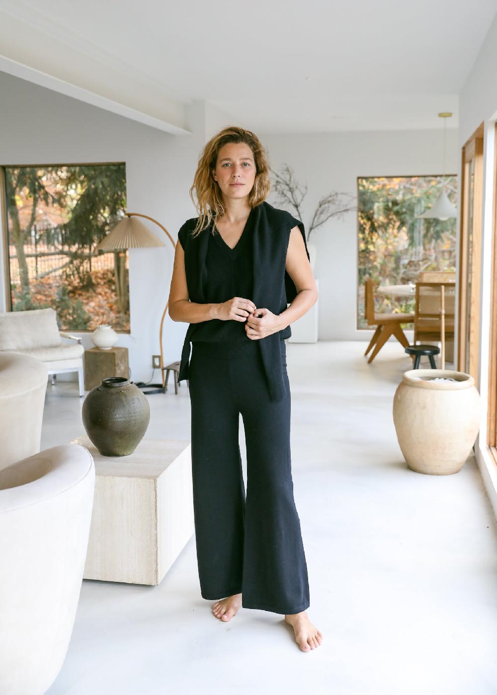 Estella Valetta Sweater Scarf In Black Cashmere