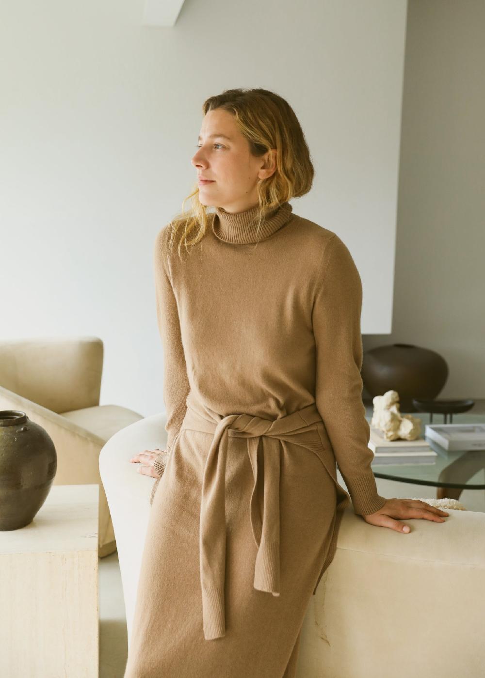 Estella Valetta Sweater Scarf In Camel Cashmere