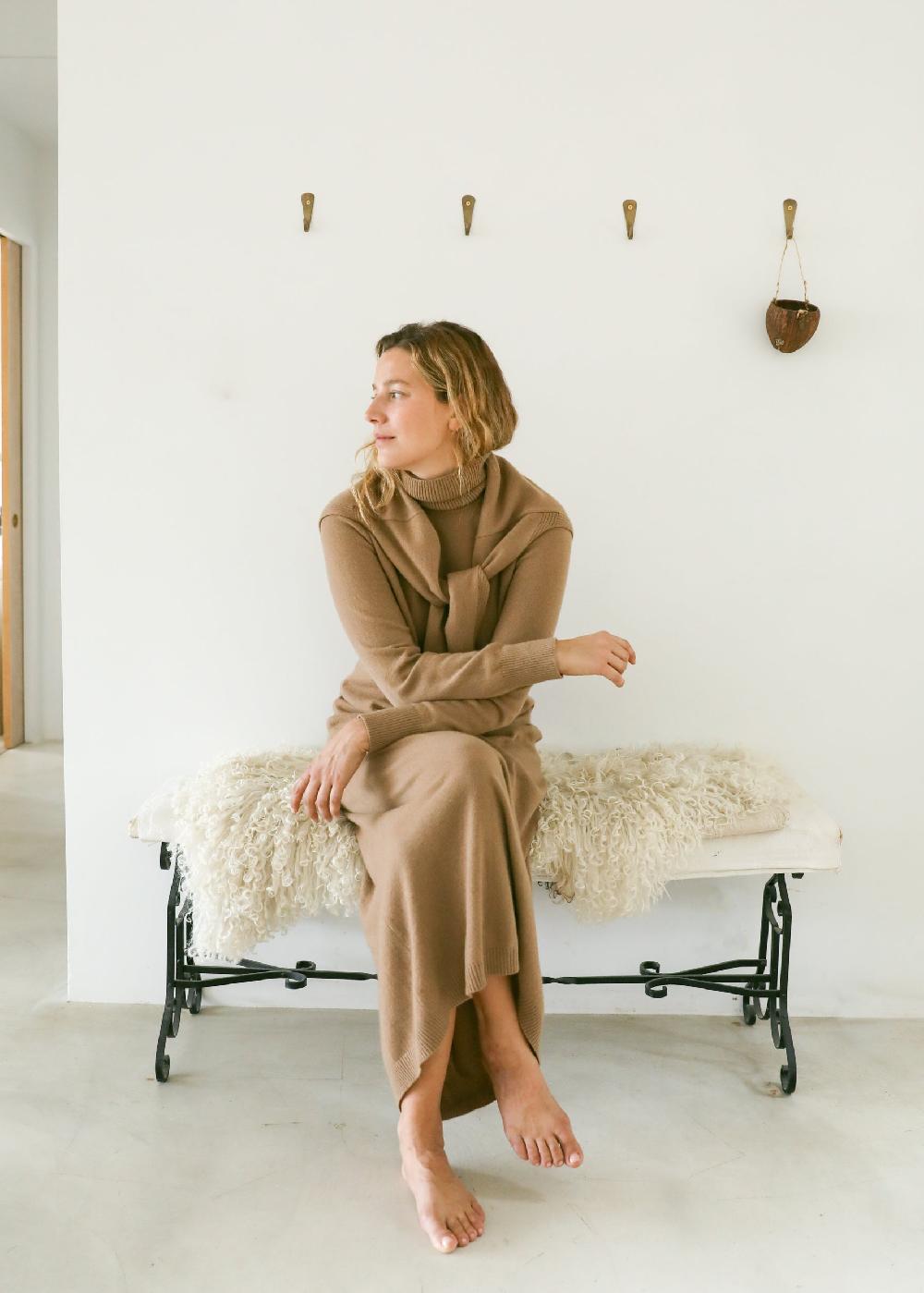 Estella Valetta Sweater Scarf In Camel Cashmere