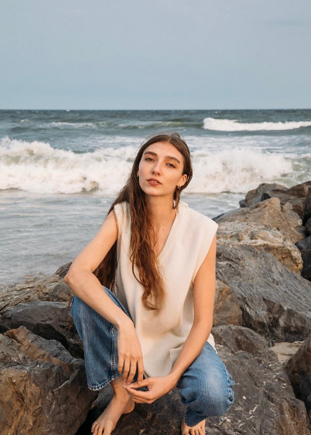 Estella Felicity Sweater Vest In Alabaster Cashmere