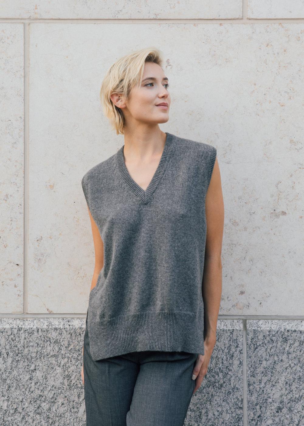 estella Felicity Sweater Vest in Iron Gray Cashmere