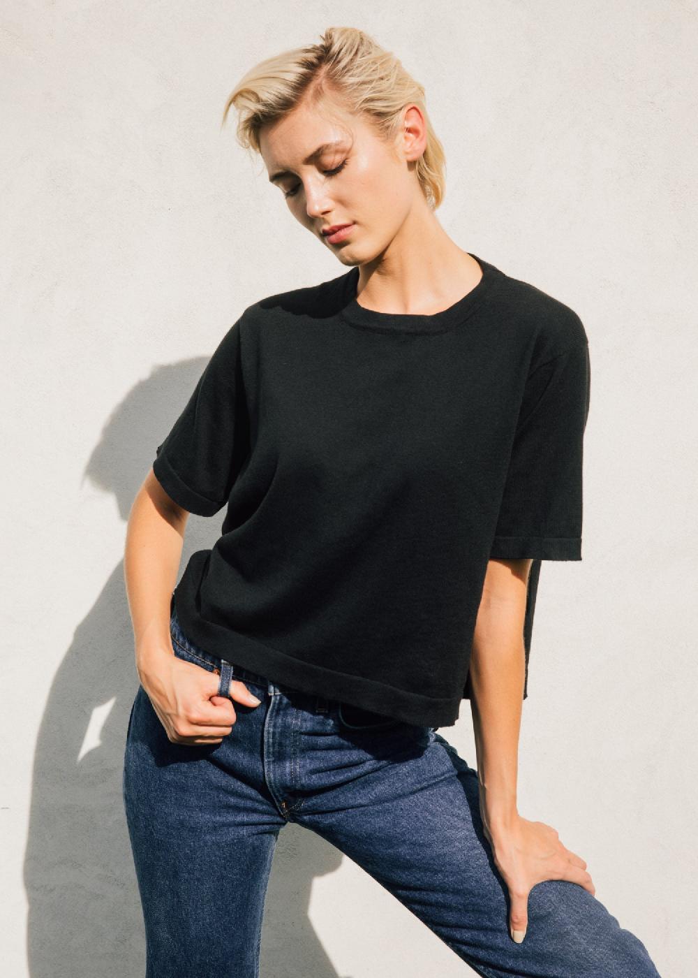 Estella Fiona Cropped T-Shirt In Black Cotton Cashmere