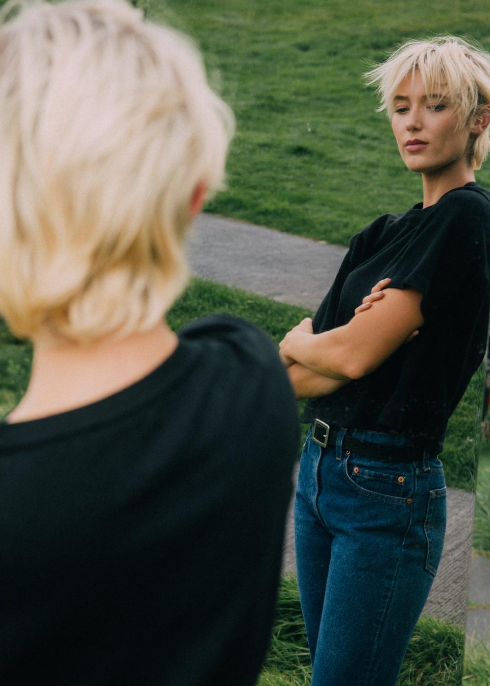 Estella Fiona Cropped T-Shirt In Black Cotton Cashmere