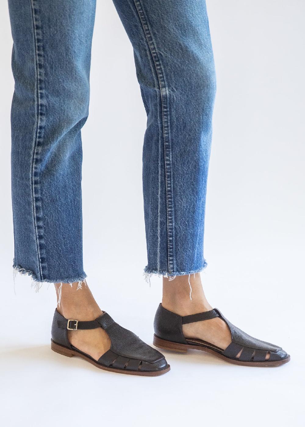 estella Leelee Fisherman Sandal in Espresso Brown Pebbled Leather