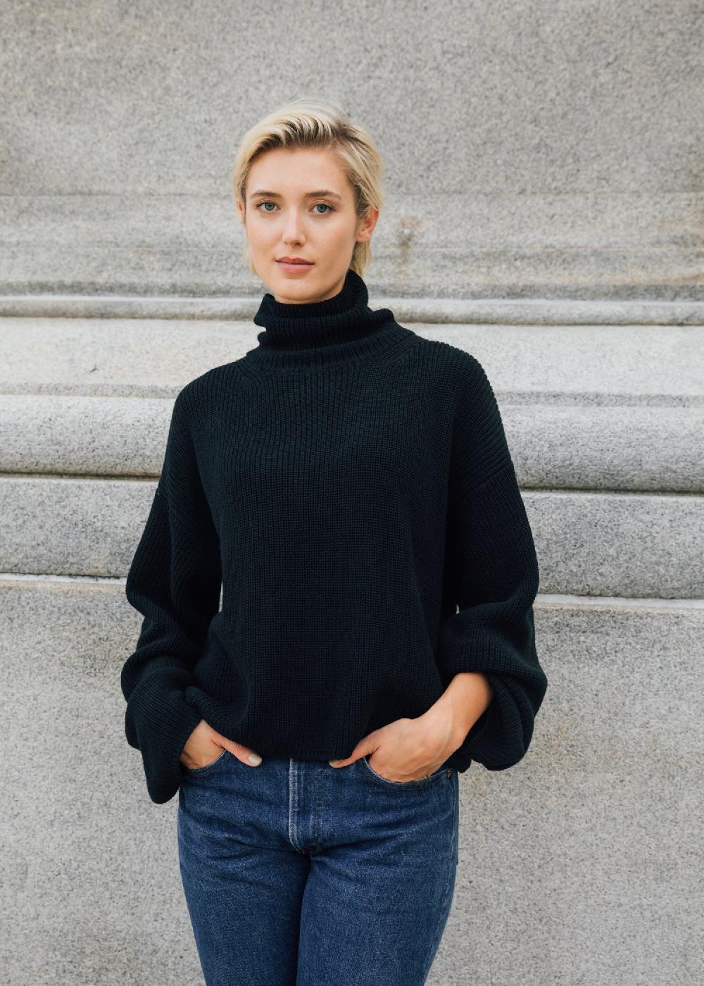 Estella Neve Cropped Turtleneck In Black Cotton Cashmere