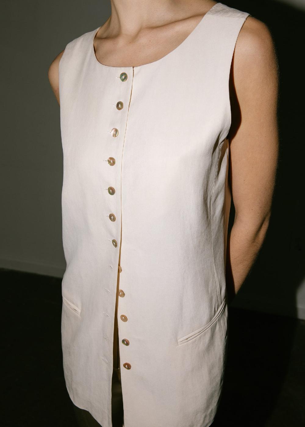 Estella Vintage 1990s Long Silk Vest With Mother Of Pearl Buttons In Light Beige