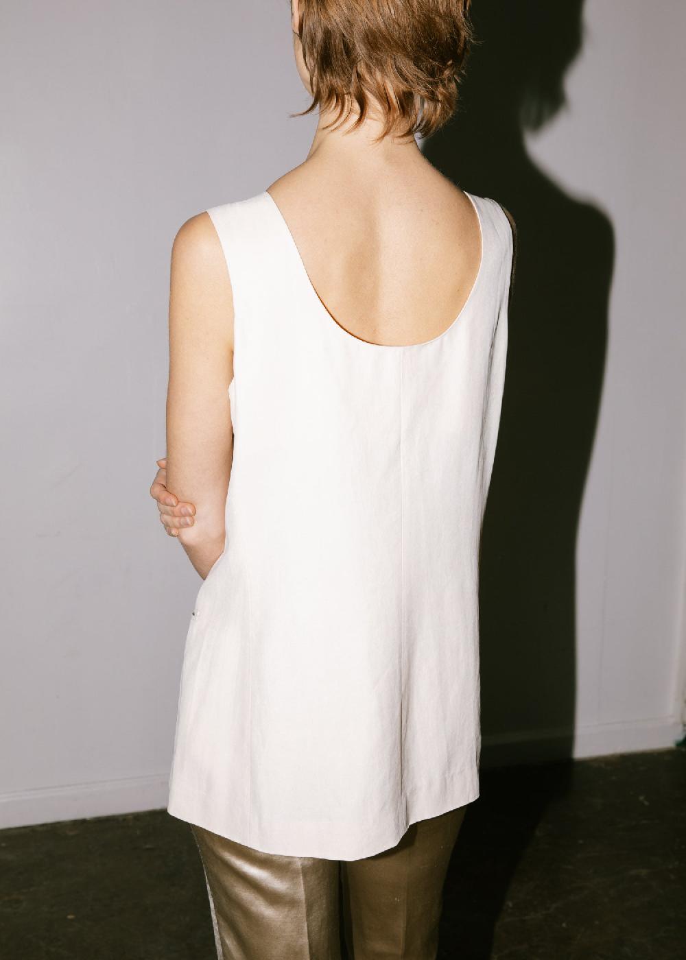 Estella Vintage 1990s Long Silk Vest With Mother Of Pearl Buttons In Light Beige