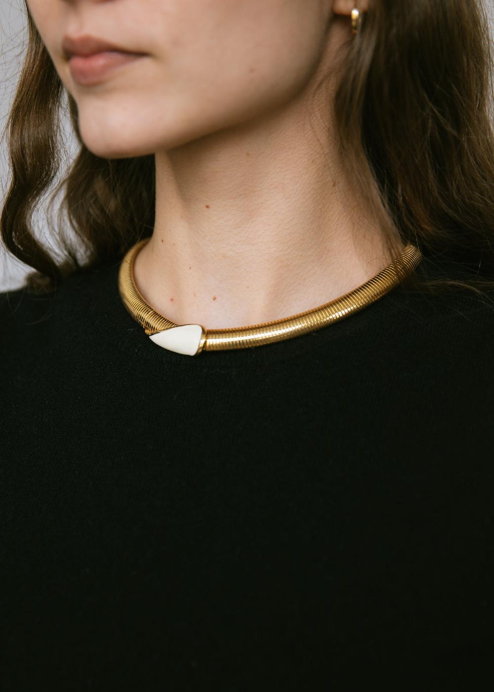 estella Vintage 1990s Omega Chain Collar Choker Necklace in Enamel and Gold