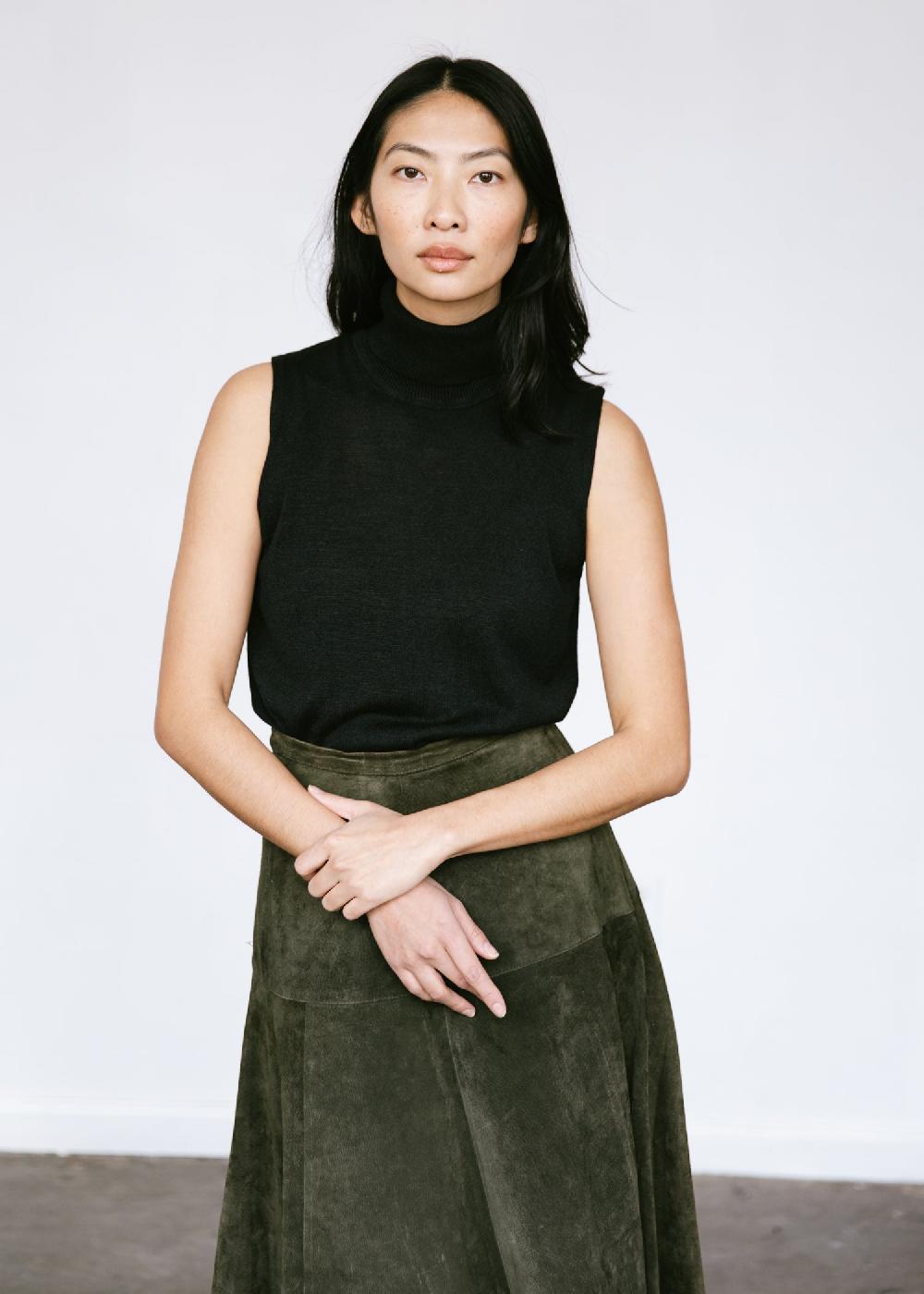 estella Vintage 1990s silk knit sleeveless turtleneck in black