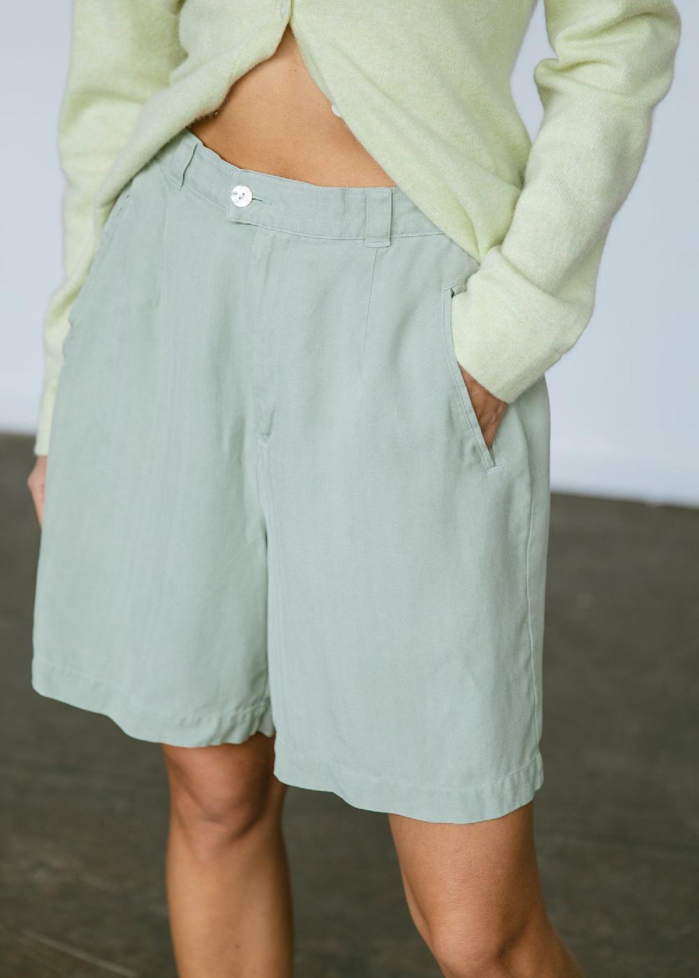 Estella Vintage 1990s Silk Pleated High Rise Shorts In Sage Green