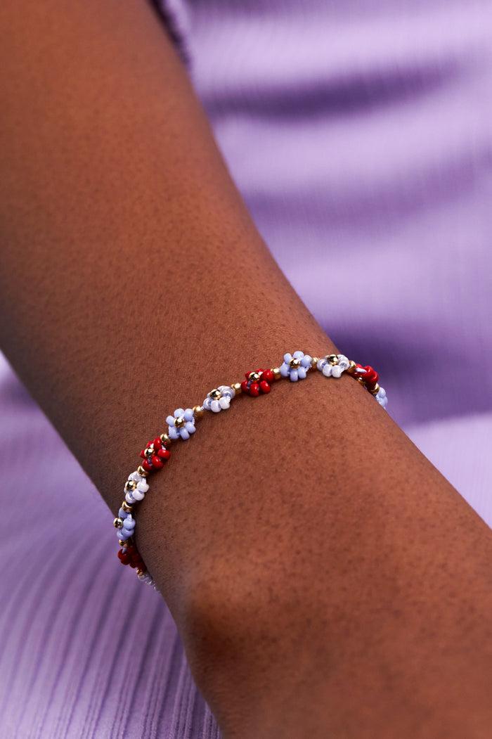 Estella Bartlett Daisy Chain Bracelet Gold Plated | Red And Blue Packaging Message: Daisy Chain