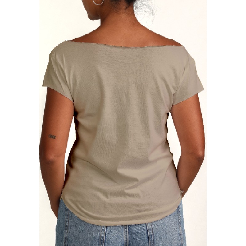 Estilo Estilo Clothing™ La Cumbia De Colombia Y Panama Cut Boat Neck T-shirt Warm Gray