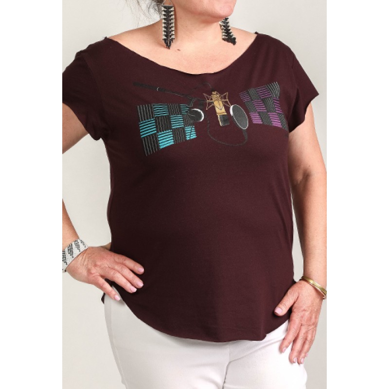 Estilo Estilo Clothing™ Studio Microphone Cut Boat Neck T-shirt Oxblood