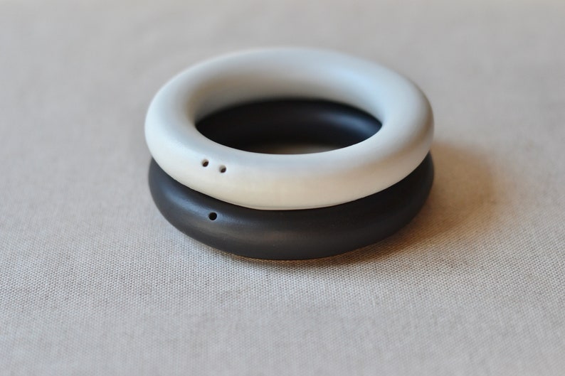Etsy Salt And Pepper Shakers Unique Black And White Shakers Minimalist Modern Ceramic Shakers Kitchen Accessories Salt Rings Tableware