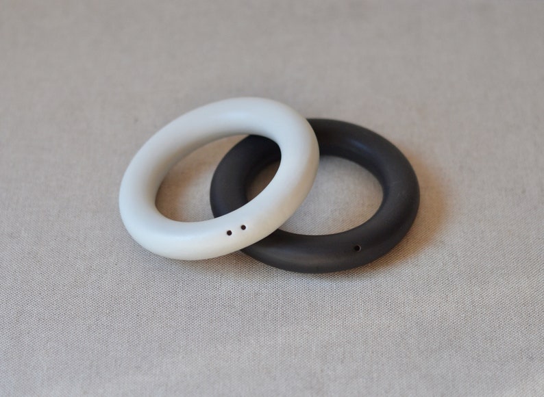 Etsy Salt And Pepper Shakers Unique Black And White Shakers Minimalist Modern Ceramic Shakers Kitchen Accessories Salt Rings Tableware