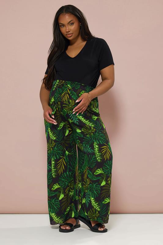 Evans BUMP IT UP MATERNITY Curve Black & Green Palm Print Trousers