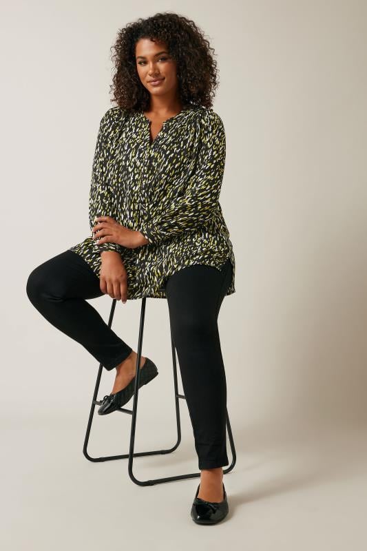 Evans EVANS Curve Black Abstract Print Notch Neck Blouse