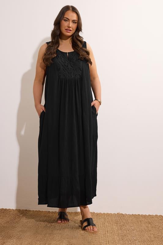 evans EVANS Curve Black Crinkle Broderie Maxi Dress