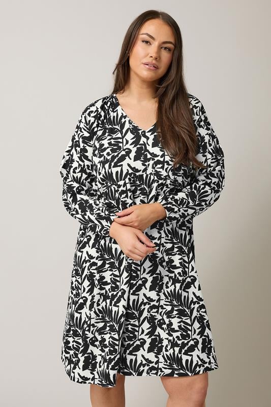 Evans EVANS Curve Black Floral Print Crinkle Midi Dress