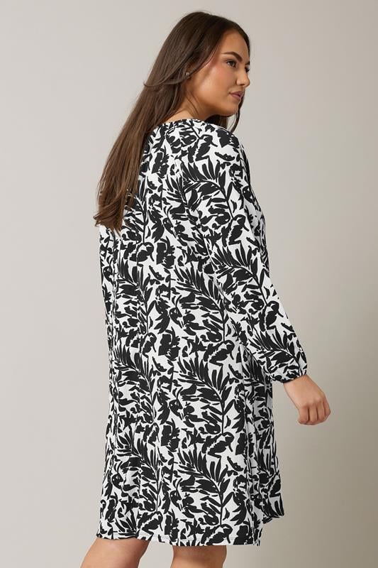 Evans EVANS Curve Black Floral Print Crinkle Midi Dress