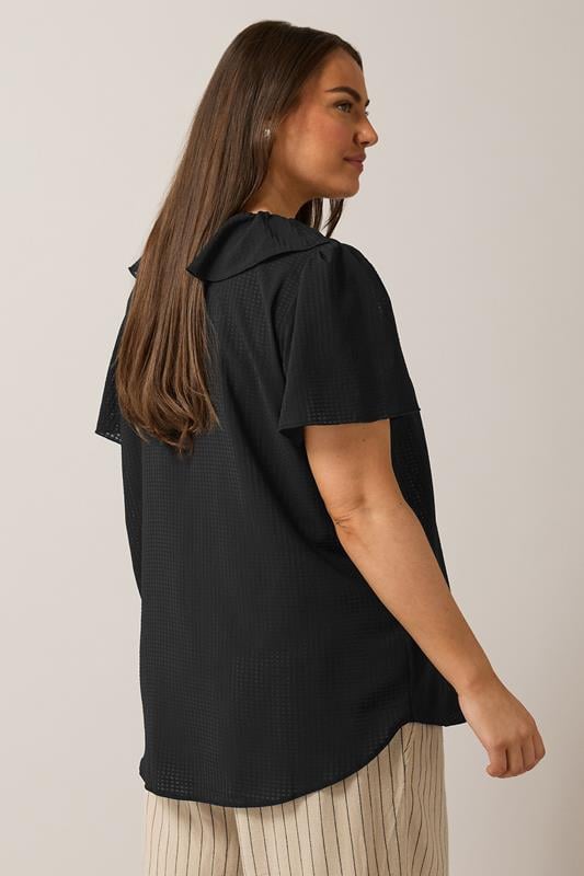 Evans EVANS Curve Black Ruffle Neck Short Sleeve Blouse