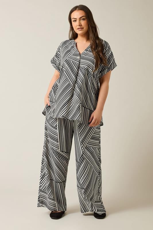 Evans EVANS Curve Black Stripe Button Front Short Sleeve Blouse