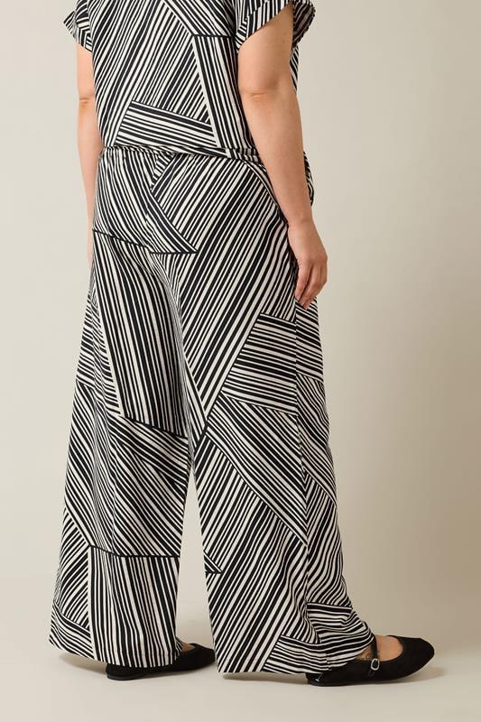 Evans EVANS Curve Black Stripe Print Wide Leg Trousers