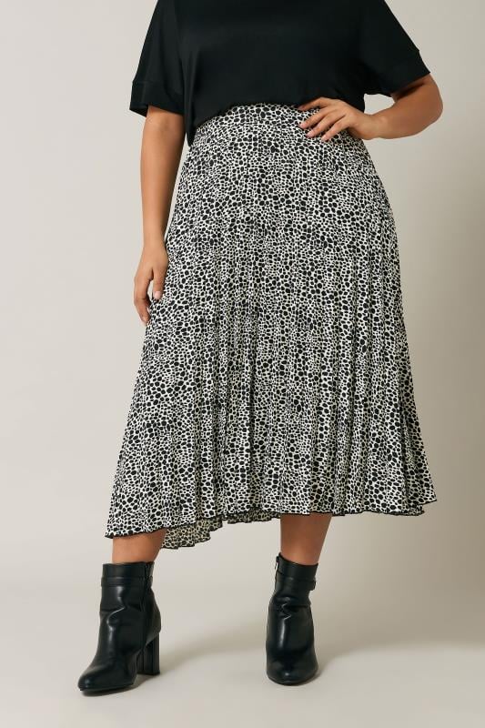 Evans EVANS Curve Black & White Spot Print Pleated Skirt