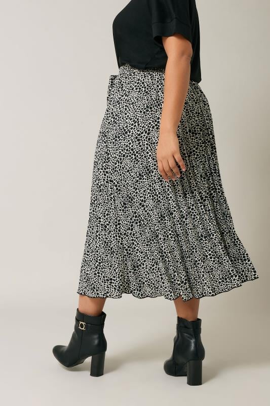 Evans EVANS Curve Black & White Spot Print Pleated Skirt