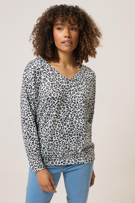 evans M&Co Grey Leopard Print V-Neck Top