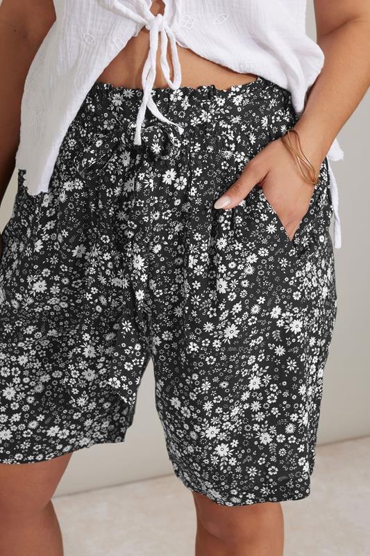 Evans YOURS Curve Black Ditsy Floral Print Shorts