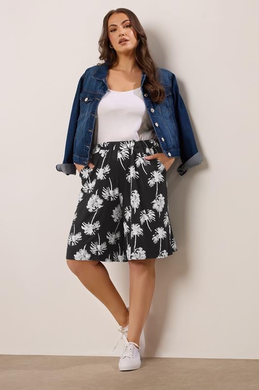 Evans YOURS Curve Black & White Palm Tree Shorts