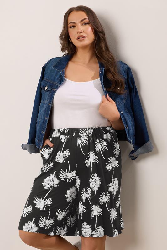 evans YOURS Curve Black & White Palm Tree Shorts