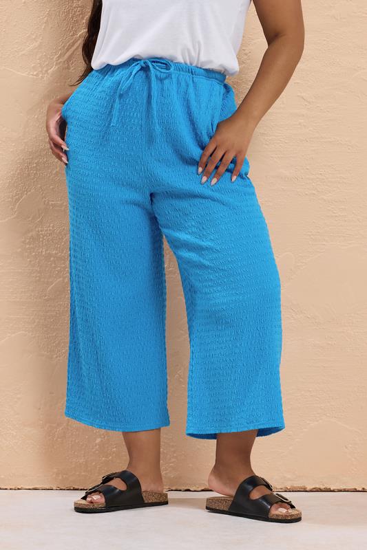 evans YOURS Curve Blue Textured Cropped Trousers