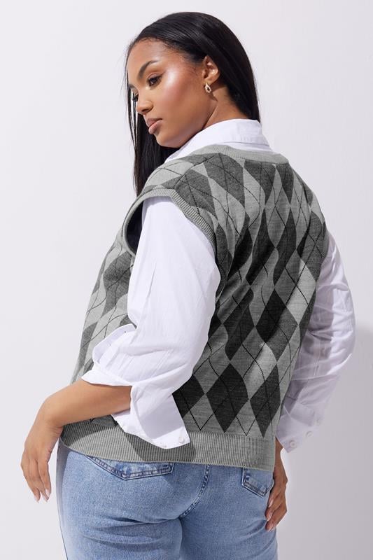 Evans LIMITED COLLECTION Curve Grey Argyle Knitted Vest