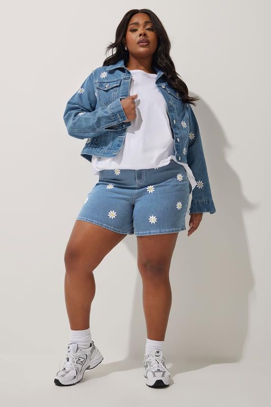Evans LIMITED COLLECTION Curve Light Blue Daisy Embroidered Denim Shorts
