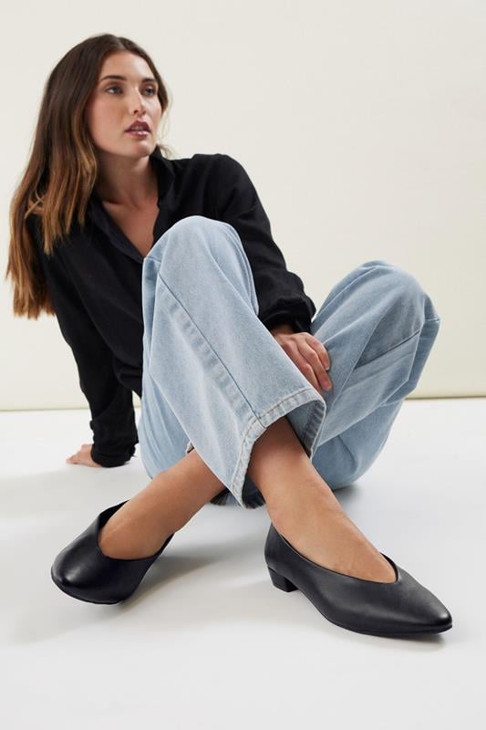 evans LTS Black Pointed Court Block Heel In Standard Fit