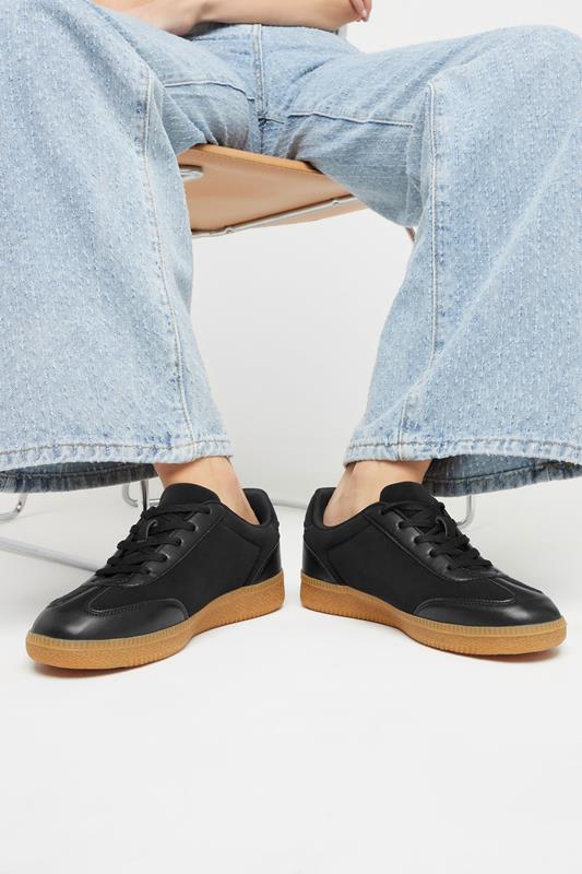 evans LTS Black Retro Gum Sole Trainer In Standard Fit